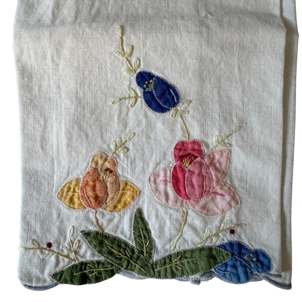 Vtg Hand‎ Embroidered Floral Tea Towel Guest Applique Scalloped White Cotton